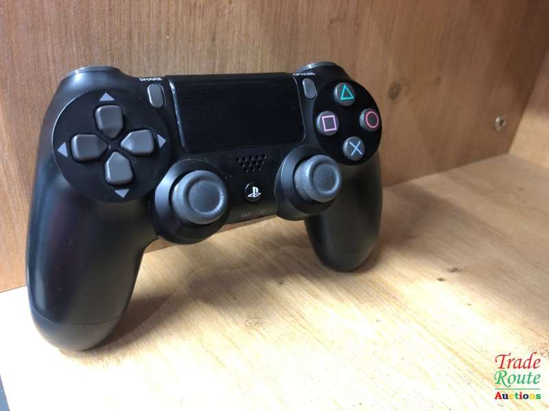 BLACK - SONY PS4 DUALSHOCK 4 Wireless Controller - for the PlayStation 4