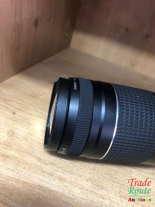CANON EF 75-300MM ZOOM LENS - PLZ CHECK THE PICTURES FOR CHIPPED FILTER RING