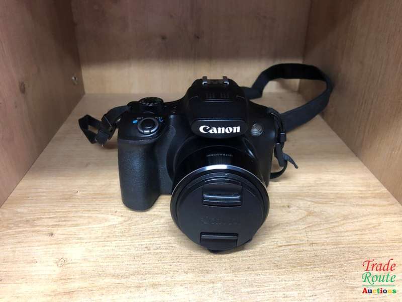 Canon Powershot SX60 HS 16.1MP Digital Camera 65x Optical Zoom Lens 3-inch LCD Tilt Screen (Black)