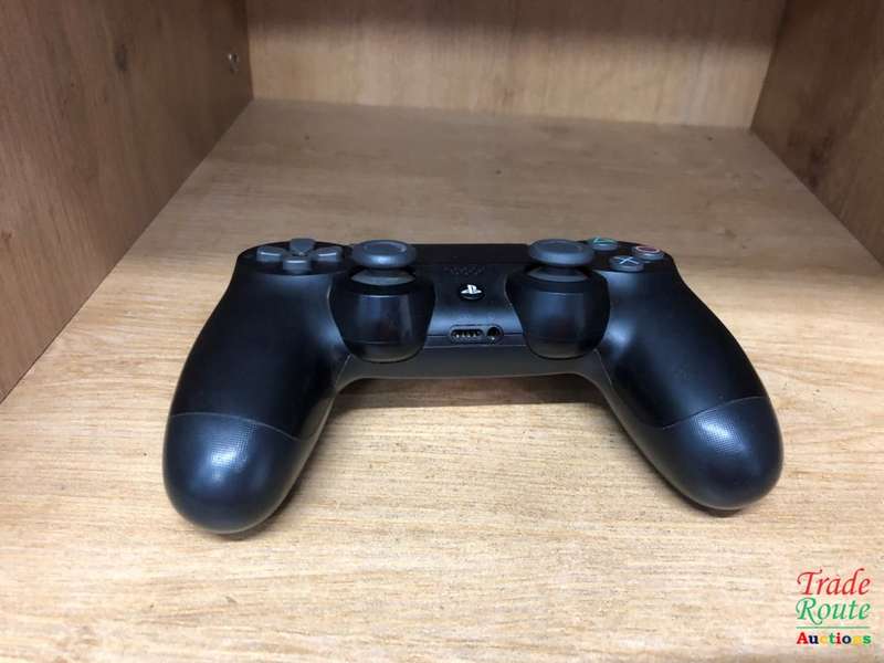 BLACK - SONY PS4 DUALSHOCK 4 Wireless Controller - for the PlayStation 4