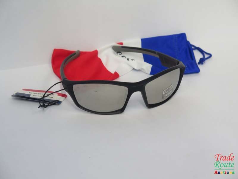 Le Specs Polarized Sunglass - with Pouch