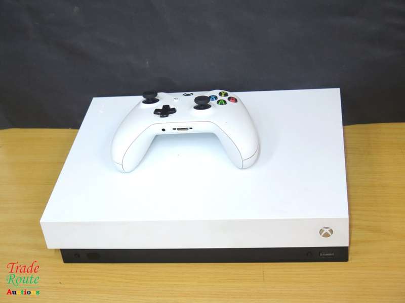 Microsoft Xbox One X 1TB Console (WHITE) Model 1787 + 1 Controller