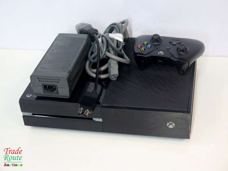 Microsoft Xbox One 500GB Model 1540 Gaming Console + 1 Controller