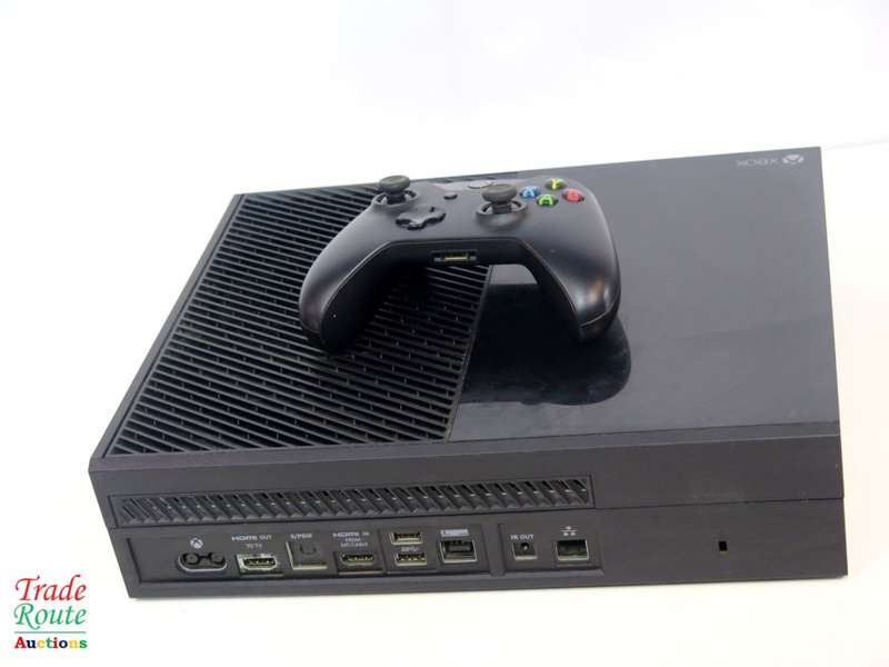 Microsoft Xbox One 500GB Model 1540 Gaming Console + 1 Controller