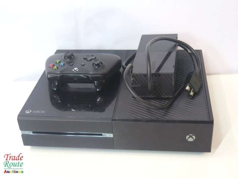 Microsoft Xbox One 500GB Model 1540 Gaming Console + 1 Controller