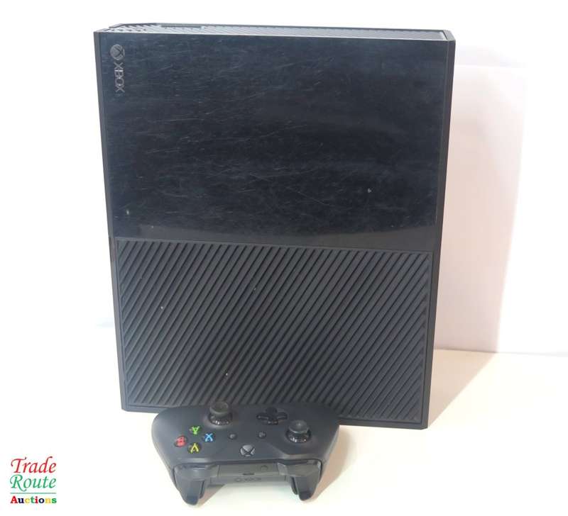 Microsoft Xbox One 500GB Model 1540 Gaming Console + 1 Controller