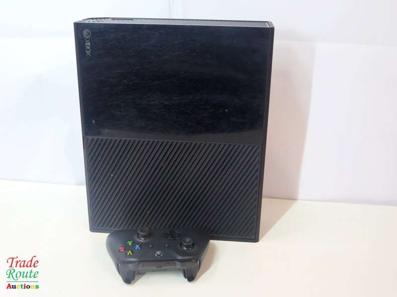 Microsoft Xbox One 500GB Model 1540 Gaming Console + 1 Controller
