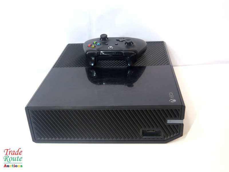 Microsoft Xbox One 500GB Model 1540 Gaming Console + 1 Controller