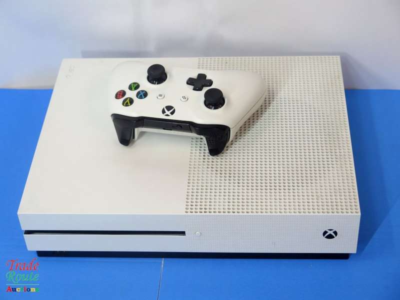 XBOX One S Console (WHITE) Model 1681 1TB + 1 Controller (WHITE)