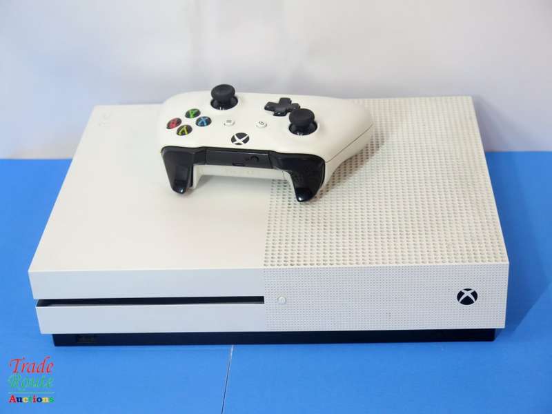 XBOX One S Console (WHITE) Model 1681 1TB + 1 Controller (WHITE)