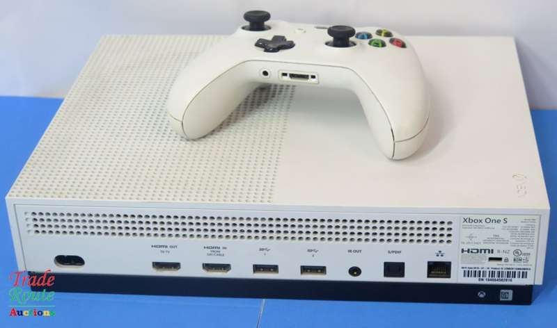 XBOX One S Console (WHITE) Model 1681 1TB + 1 Controller (WHITE)