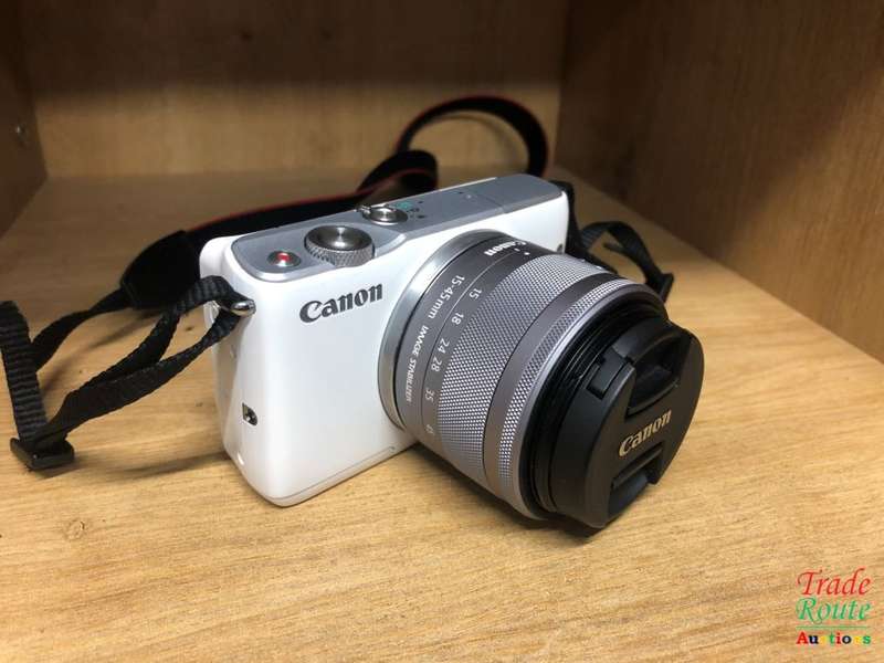 Canon EOS M10 Mirrorless Camera Kit with EF-M 15-45mm Image Stabilization STM Lens Kit (White)