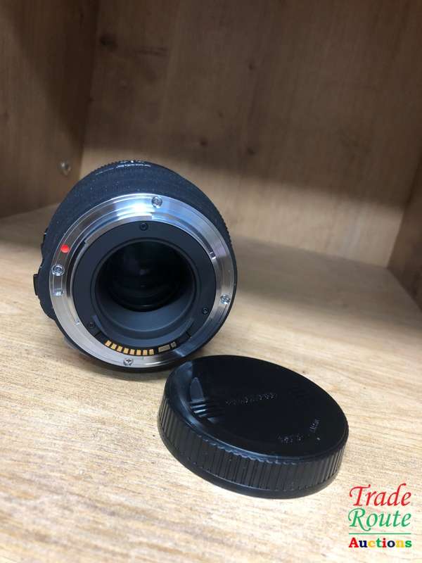 Sigma 70mm F/2.8 EX DG Macro Lens for Canon Digital SLR Cameras