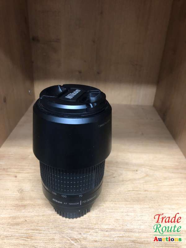 Nikon AF Nikkor 70-300mm f/4-5.6 G Telephoto Zoom lens for Nikon DSLR Cameras ( Nikon 70-300 lens )