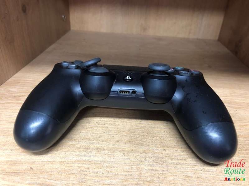 BLACK - SONY PS4 DUALSHOCK 4 Wireless Controller - for the PlayStation 4