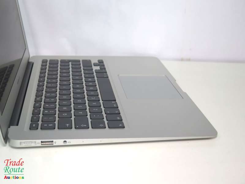 MacBook Air 13.3-inch | Core i5 1.8GHz | 8GB RAM | 128GB SSD MACBOOK AIR 13 INCH 2017 MODEL