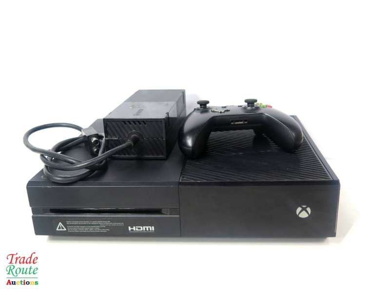 Microsoft Xbox One Model 1540 Gaming Console + 1 Controller