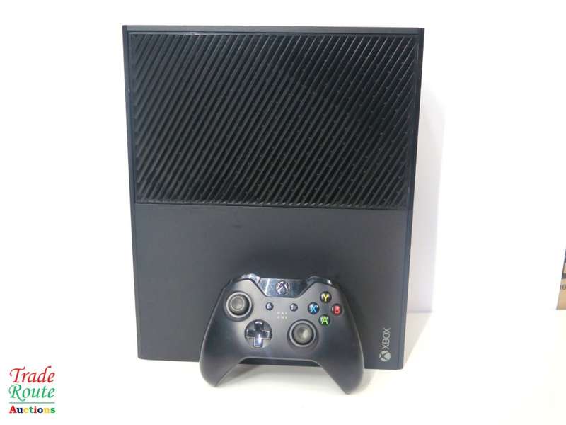 Microsoft Xbox One Model 1540 Gaming Console + 1 Controller