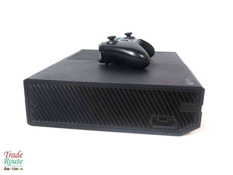 Microsoft Xbox One Model 1540 Gaming Console + 1 Controller