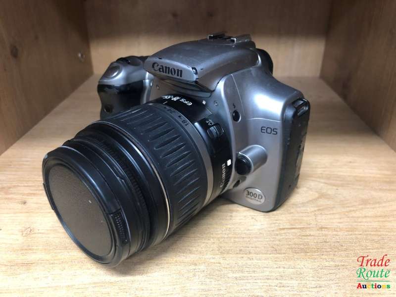 Canon 300D Digital SLR camera (SILVER) 18-55 LENS KIT