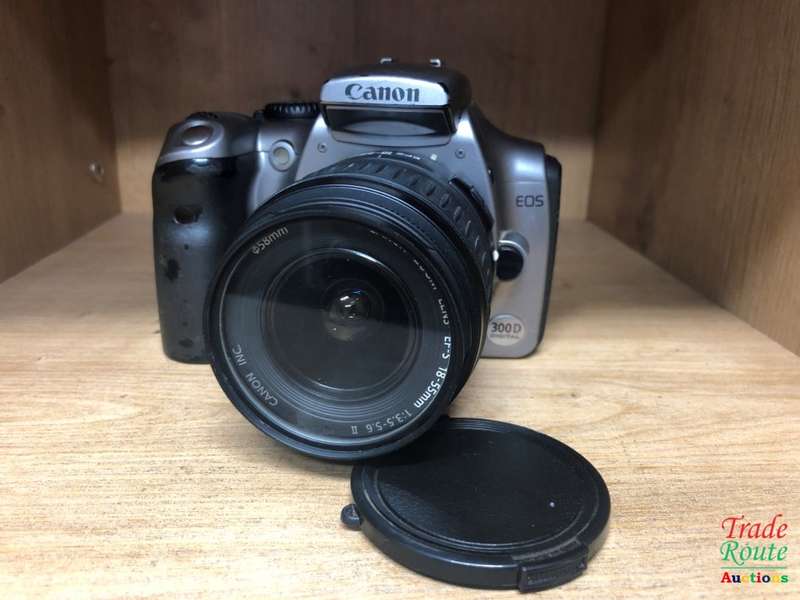 Canon 300D Digital SLR camera (SILVER) 18-55 LENS KIT