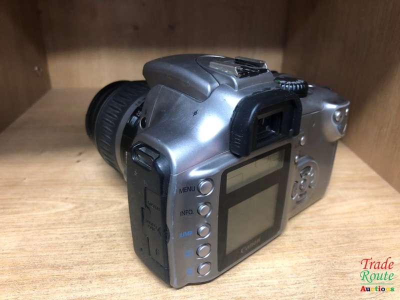 Canon 300D Digital SLR camera (SILVER) 18-55 LENS KIT