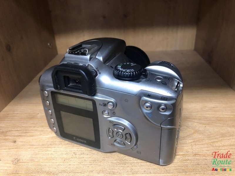 Canon 300D Digital SLR camera (SILVER) 18-55 LENS KIT