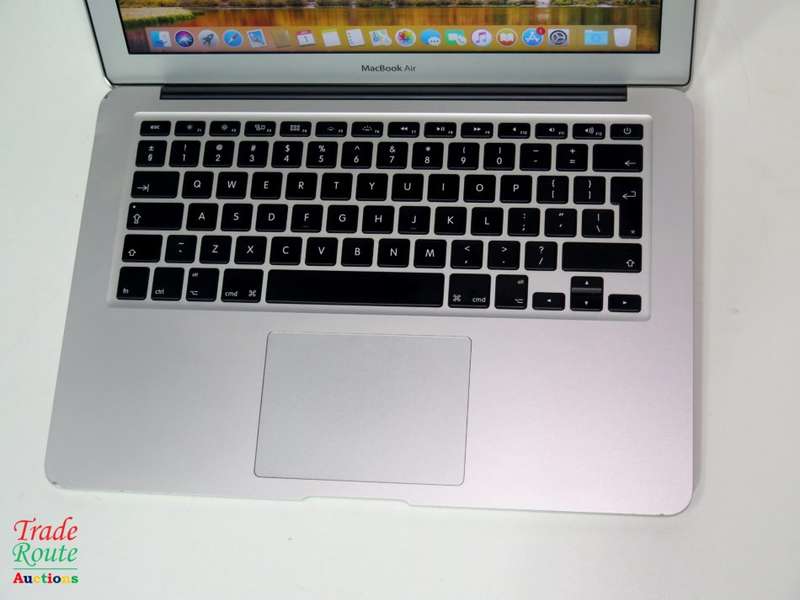 MacBook Air 13.3-inch | Core i5 1.6GHz | 4GB DDR3 RAM | 128GB SSD FLASH  **  EARLY 2015 ***