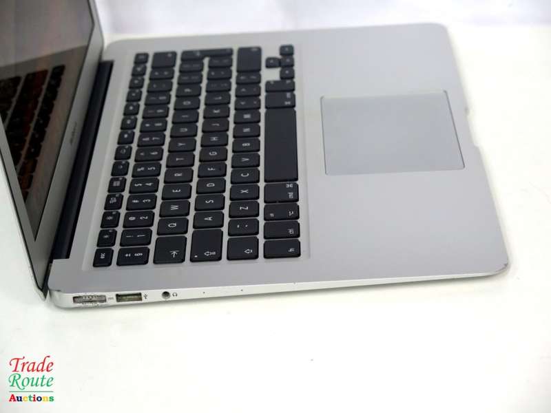 MacBook Air 13.3-inch | Core i5 1.6GHz | 4GB DDR3 RAM | 128GB SSD FLASH  **  EARLY 2015 ***