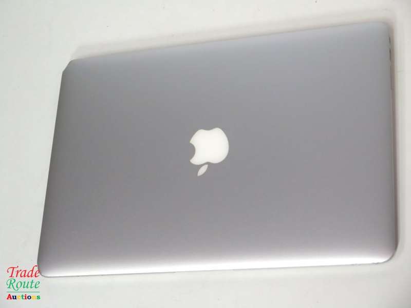 MacBook Air 13.3-inch | Core i5 1.6GHz | 4GB DDR3 RAM | 128GB SSD FLASH  **  EARLY 2015 ***