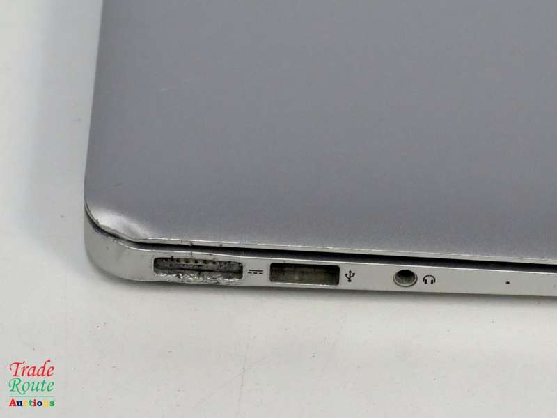 MacBook Air 13.3-inch | Core i5 1.6GHz | 4GB DDR3 RAM | 128GB SSD FLASH  **  EARLY 2015 ***