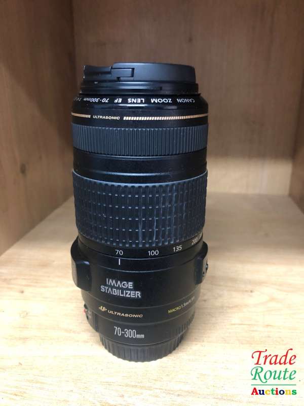 Canon EF 70-300mm IS USM ZOOM LENS - Can be used with Full Frame Cameras