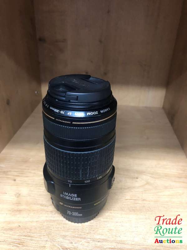 Canon EF 70-300mm IS USM ZOOM LENS - Can be used with Full Frame Cameras