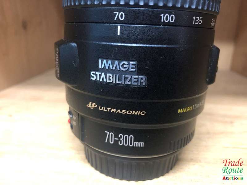 Canon EF 70-300mm IS USM ZOOM LENS - Can be used with Full Frame Cameras