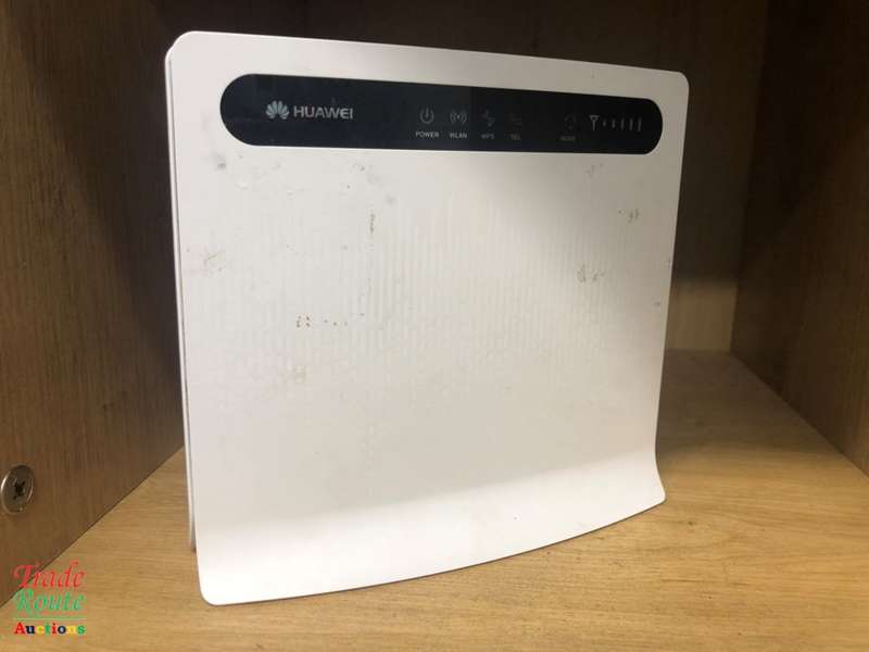 Huawei B593 4G LTE WiFi Modem Wireless Router (uses SIM card)