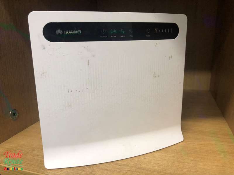 Huawei B593 4G LTE WiFi Modem Wireless Router (uses SIM card)