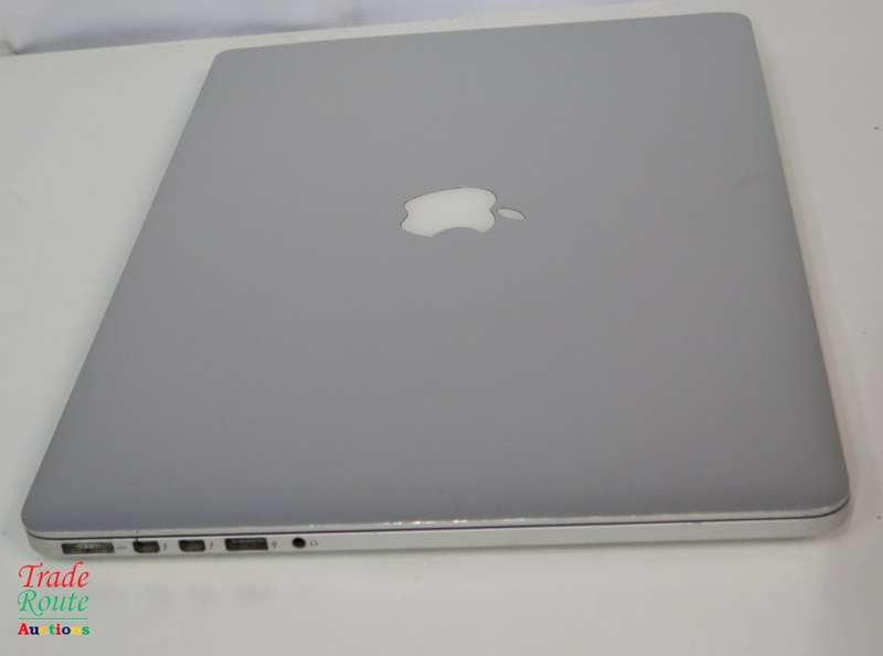 Apple MacBook Pro 15.4-inch  | Core i7 2.4GHz | 8GB RAM | 256GB SSD ** RETINA DISPLAY **
