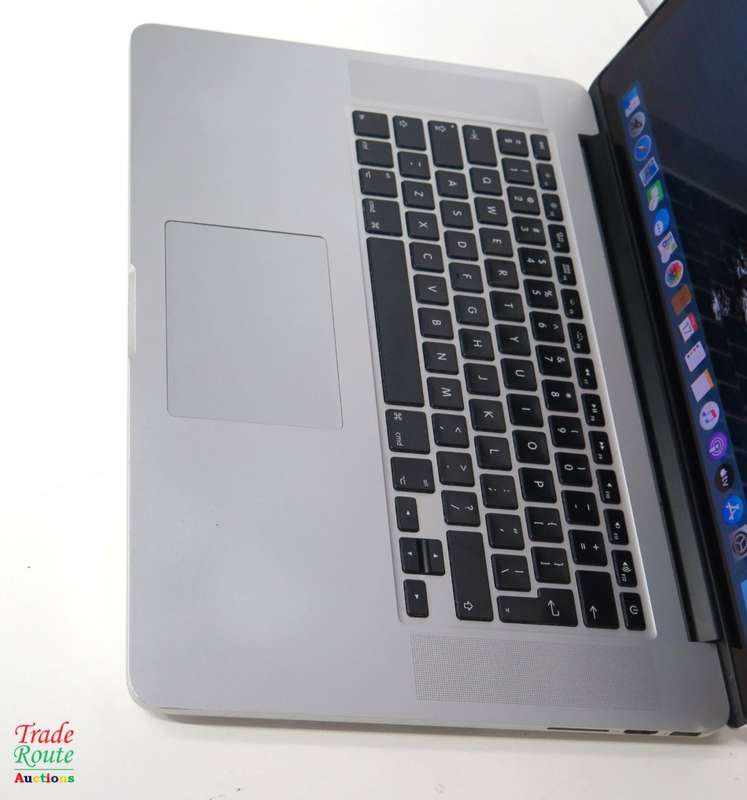 Apple MacBook Pro 15.4-inch  | Core i7 2.4GHz | 8GB RAM | 256GB SSD ** RETINA DISPLAY **