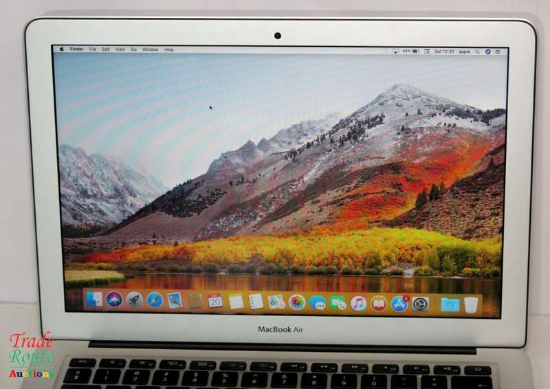 Apple MacBook Air 13.3-inch | Core i5 1.4GHz | 4GB RAM | 128GB SSD FLASH  **  EARLY 2014 ***