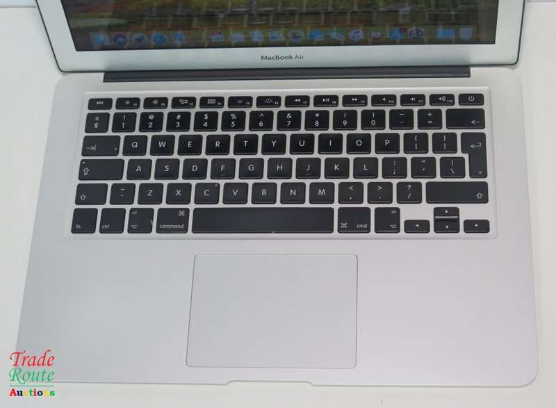 Apple MacBook Air 13.3-inch | Core i5 1.4GHz | 4GB RAM | 128GB SSD FLASH  **  EARLY 2014 ***