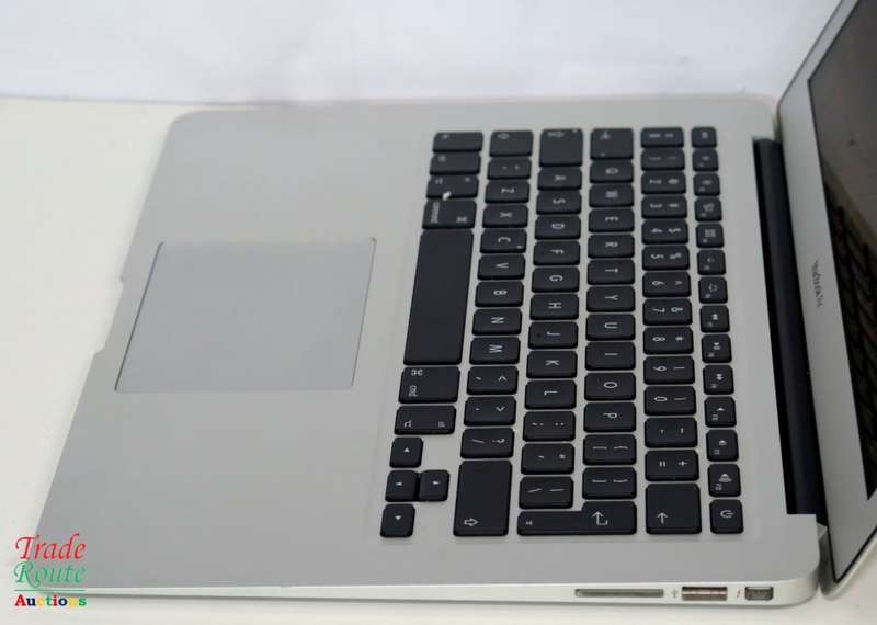 Apple MacBook Air 13.3-inch | Core i5 1.4GHz | 4GB RAM | 128GB SSD FLASH  **  EARLY 2014 ***