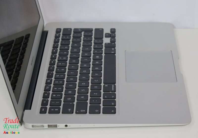 Apple MacBook Air 13.3-inch | Core i5 1.4GHz | 4GB RAM | 128GB SSD FLASH  **  EARLY 2014 ***