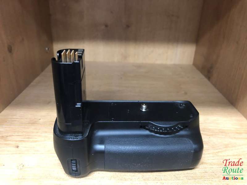 Nikon MB-D80 (original) Battery Grip - fits Nikon D90 & D80 DSLR Cameras