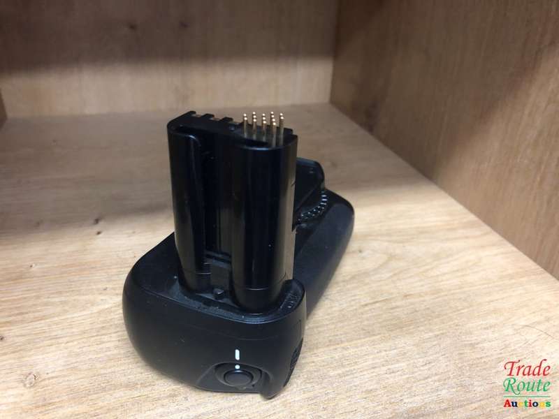 Nikon MB-D80 (original) Battery Grip - fits Nikon D90 & D80 DSLR Cameras