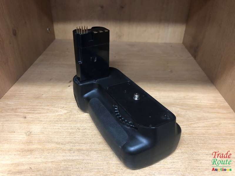 Nikon MB-D80 (original) Battery Grip - fits Nikon D90 & D80 DSLR Cameras