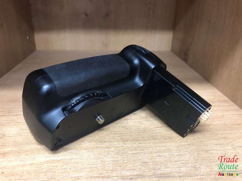 Nikon MB-D80 (original) Battery Grip - fits Nikon D90 & D80 DSLR Cameras