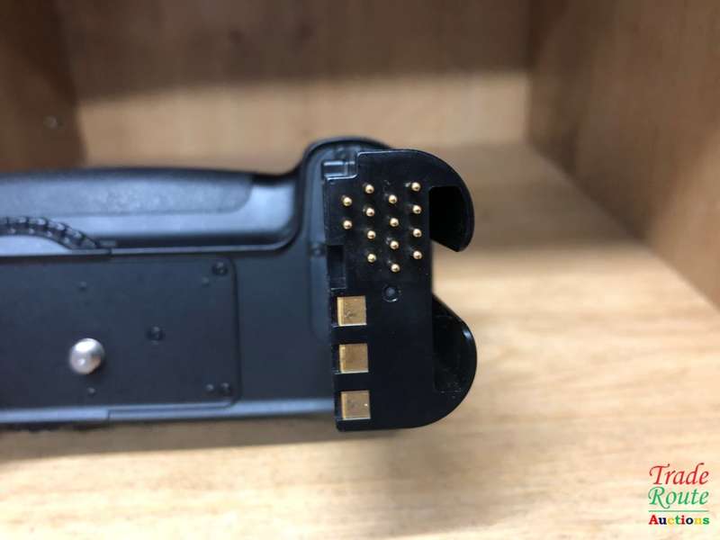 Nikon MB-D80 (original) Battery Grip - fits Nikon D90 & D80 DSLR Cameras