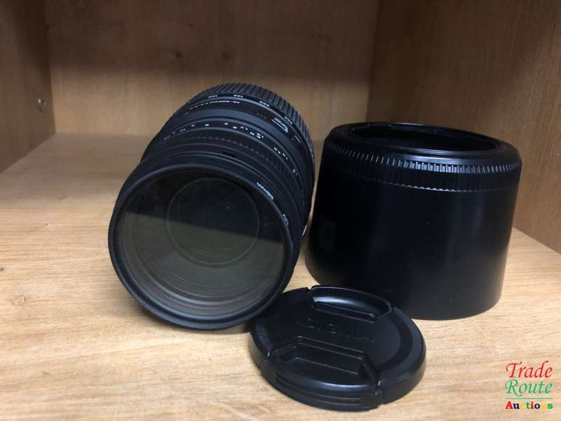 SIGMA DG 70-300mm Telephoto Zoom Lens for SONY DSLR Cameras