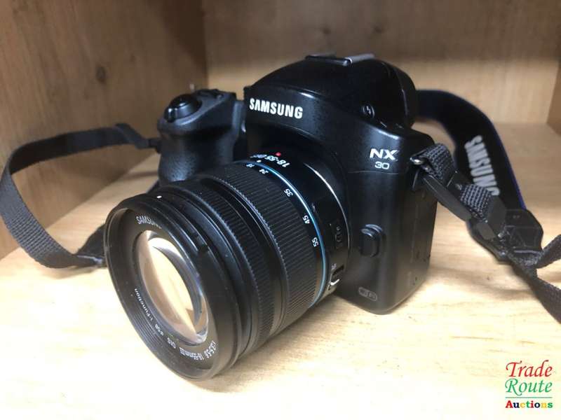 Samsung NX30 Digital Camera Kit (20.3MP, Digital IS + OIS) 3 inch AMOLED