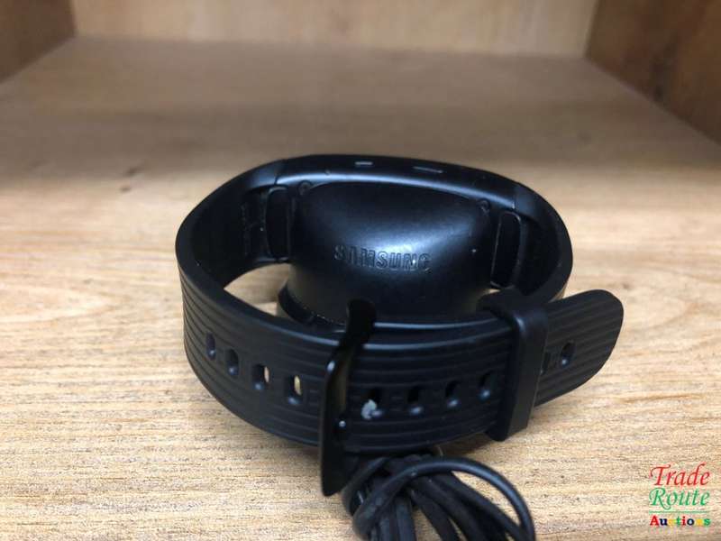 LARGE - Samsung Gear Fit2 Pro Fitness Tracker Large SM-R365 GPS Sports Band